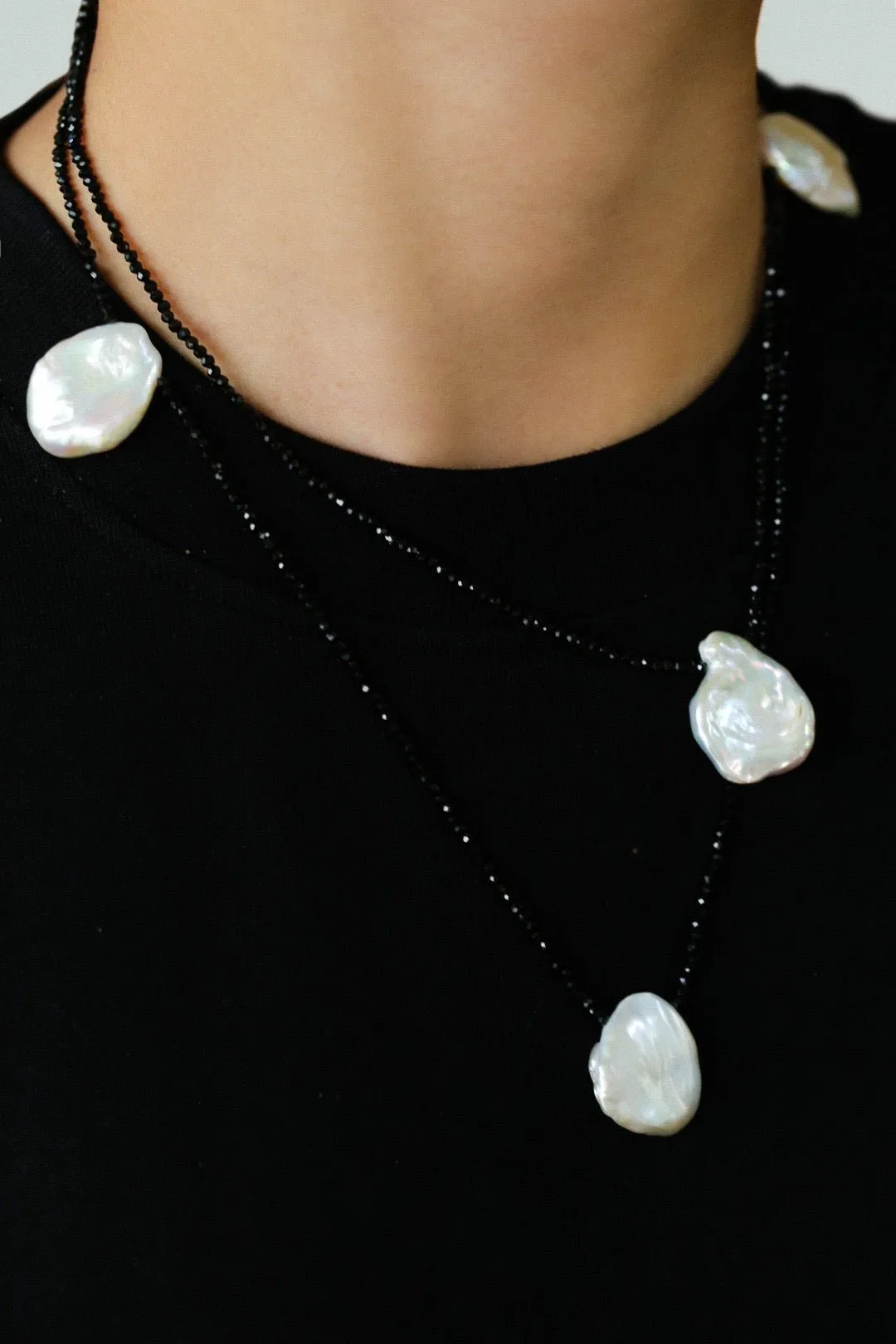 Large Petal Baroque Pearl Black Spinel Necklace-Five Pearls